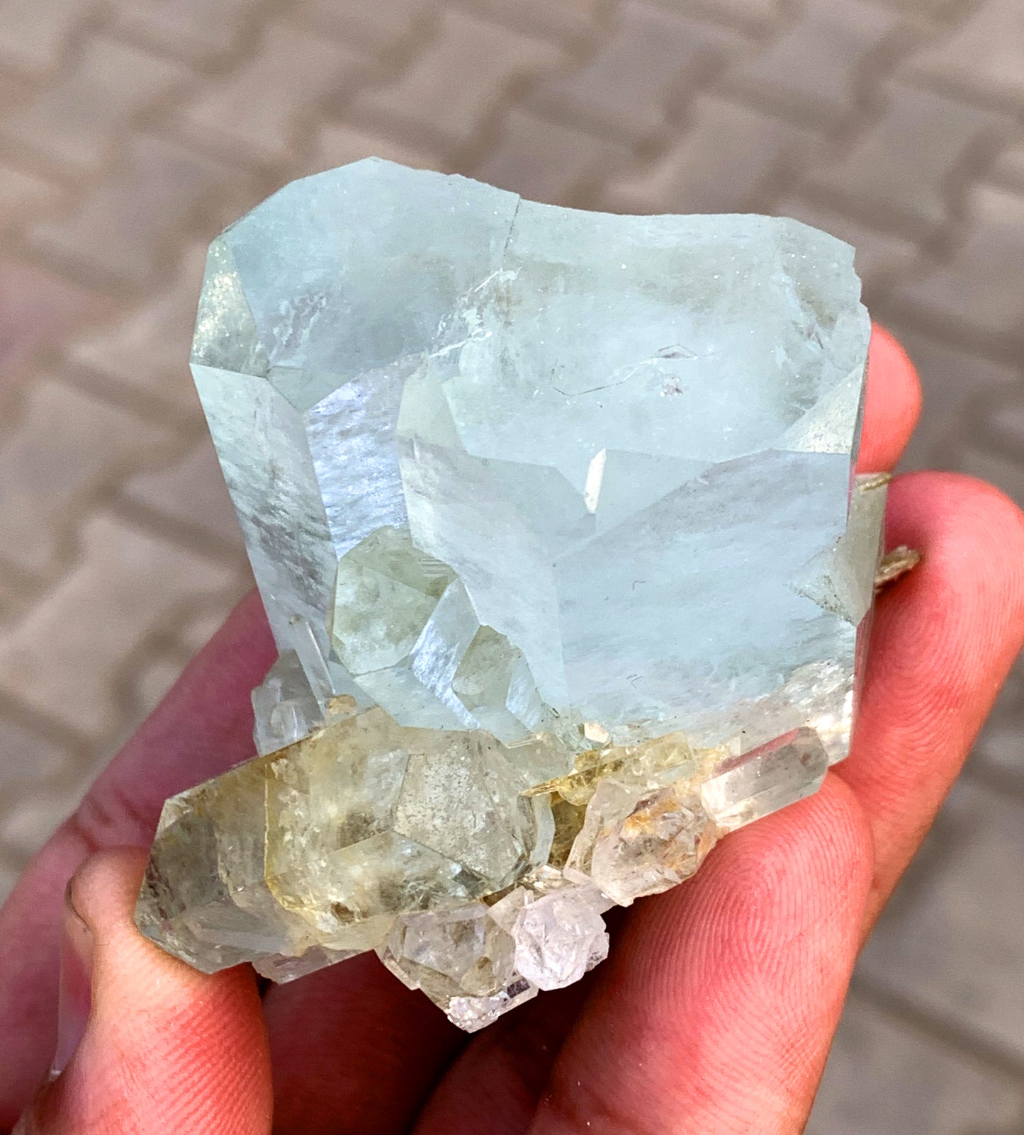 118 gram aquamarine cluster complete profile
Self standing aquamarine crystal cluster Pakistan