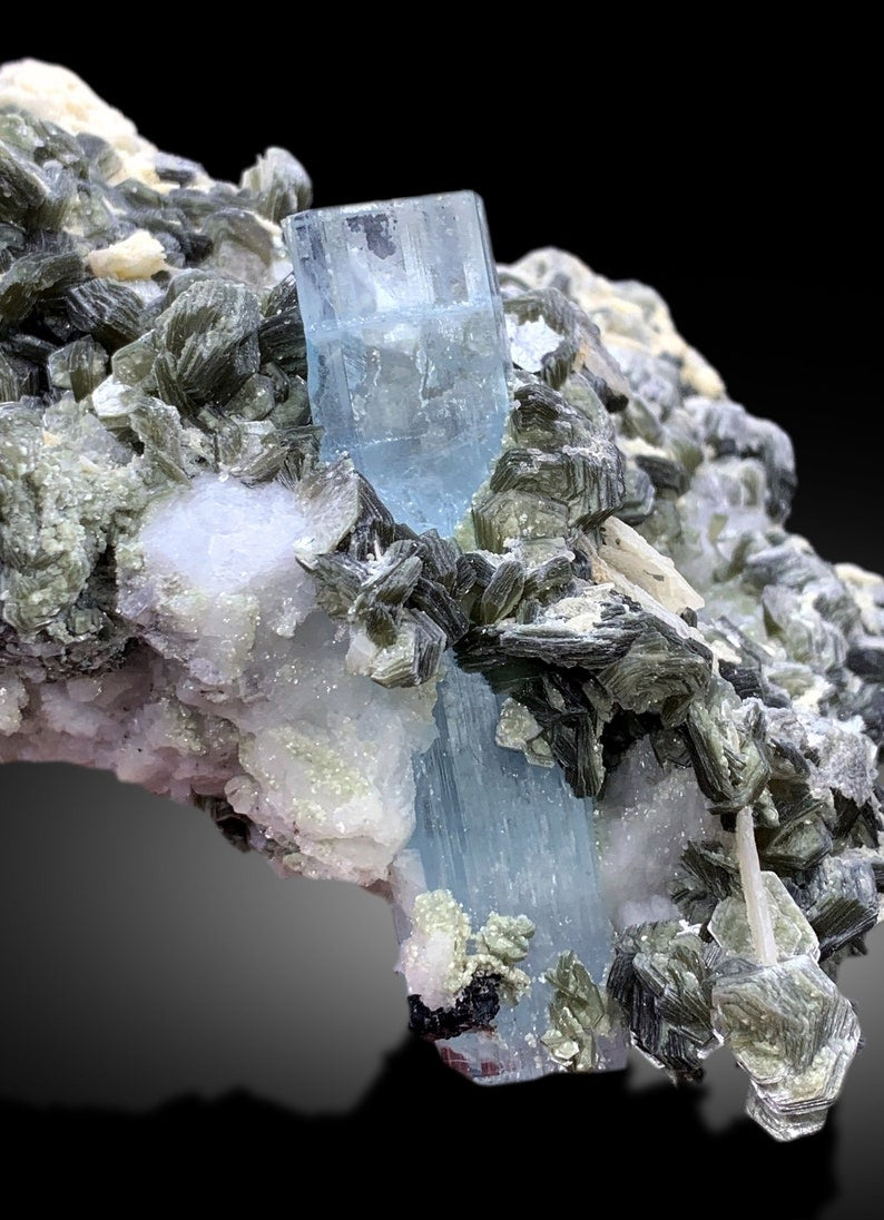 Natural Blue Color Aquamarine with Star Mica, Aquamarine Crystal, Mineral Specimen, Aquamarine from Shigar valley Skardu Pakistan - 463 gram
