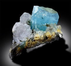 Natural Aquamarine Crystal with Quartz and Muscovite Mica, Blue Aquamarine, Aquamarine Stone, Aquamarine Specimen From Gilgit pakistan 453 g