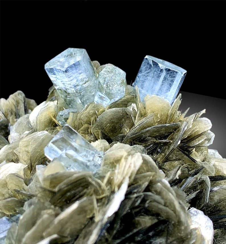 Aquamarine Crystals with Muscovite Mica, Terminated Aquamarine Crystals, Aquamarine Cluster, Aquamarine Crystals, Mineral Specimen, 1024g