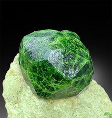 DEMANTOID GARNET, GREEN GARNET, GARNET CRYSTALS, DEMANTOID GARNET SPECIMEN, GARNET SPECIMEN, MINERAL SPECIMEN, RAW GEMSTONE, 77 GRAM