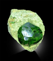 DEMANTOID GARNET, GREEN GARNET, GARNET CRYSTALS, DEMANTOID GARNET SPECIMEN, GARNET SPECIMEN, MINERAL SPECIMEN, RAW GEMSTONE, 77 GRAM