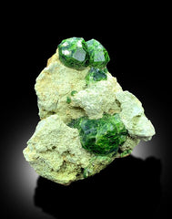 DEMANTOID GARNET, GREEN GARNET, GARNET CRYSTALS, DEMANTOID GARNET SPECIMEN, CRYSTAL CLUSTER, MINERAL SPECIMEN, GARNET ON MATRIX, 83 G