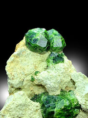 DEMANTOID GARNET, GREEN GARNET, GARNET CRYSTALS, DEMANTOID GARNET SPECIMEN, CRYSTAL CLUSTER, MINERAL SPECIMEN, GARNET ON MATRIX, 83 G