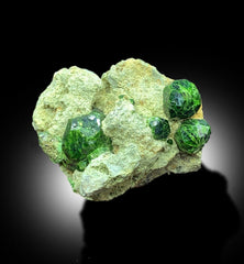 DEMANTOID GARNET, GREEN GARNET, GARNET CRYSTALS, DEMANTOID GARNET SPECIMEN, CRYSTAL CLUSTER, MINERAL SPECIMEN, GARNET ON MATRIX, 83 G