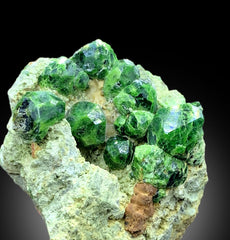 DEMANTOID GARNET, GREEN GARNET, GARNET CRYSTALS, DEMANTOID GARNET SPECIMEN, CRYSTAL CLUSTER, MINERAL SPECIMEN, GARNET ON MATRIX, 141 GRAM