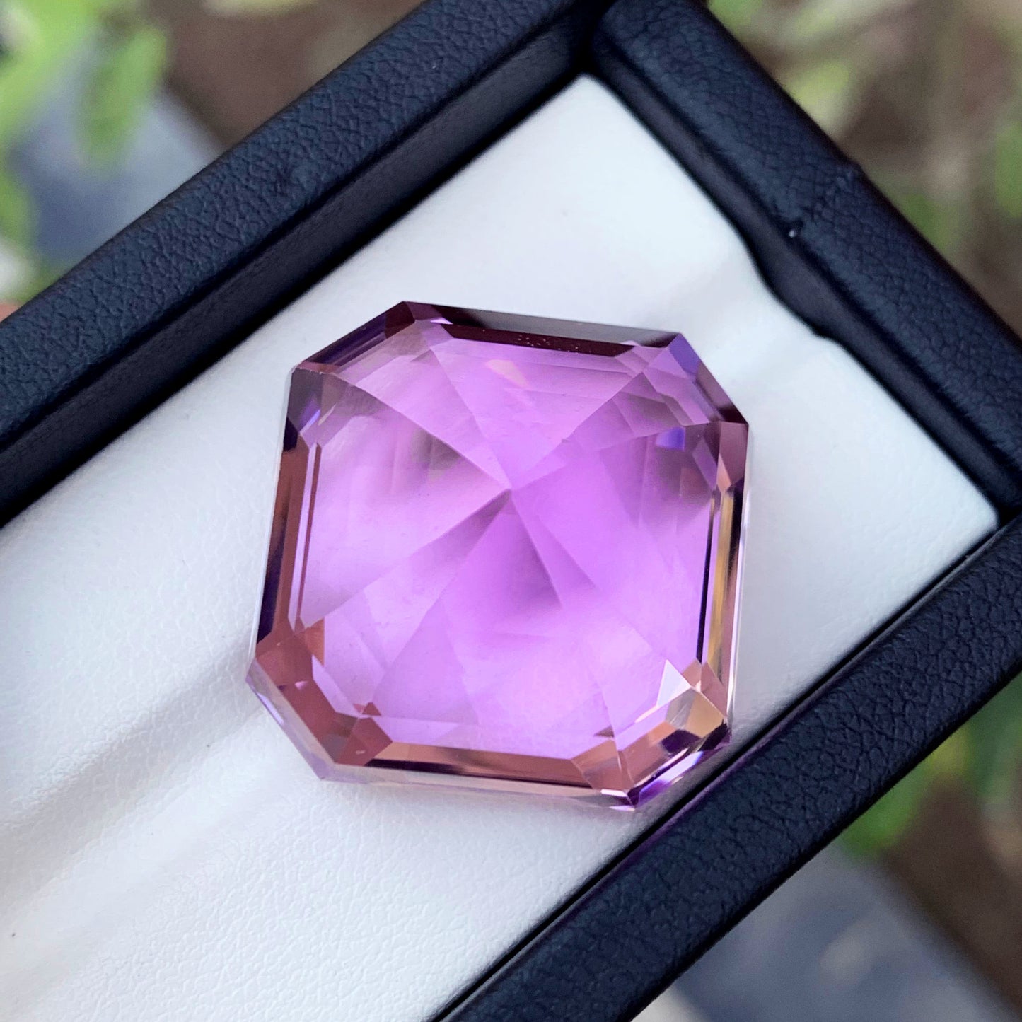 Pink kunzite square cushion cut profile view 24x18mm
Natural spodumene kunzite Afghanistan loose stone
Lilac pink kunzite statement jewelry