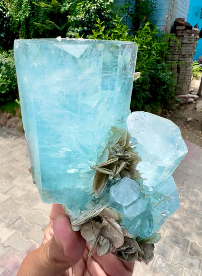 Aquamarine with Muscovite from Pakistan, 738 gram
