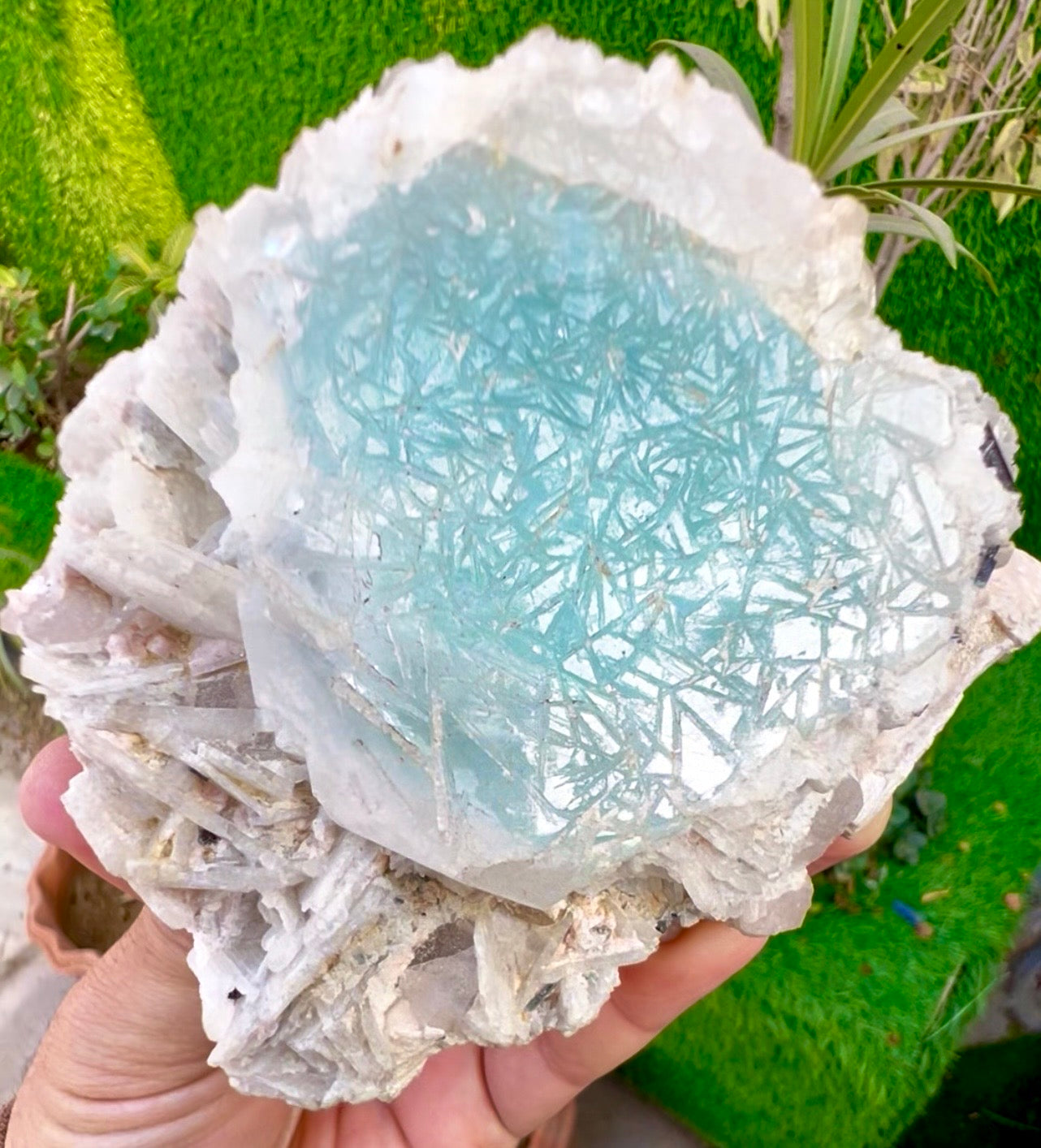 Beryl var AquaMorganite wity Cleavlandite Albite from Afghanistan, 578 gram