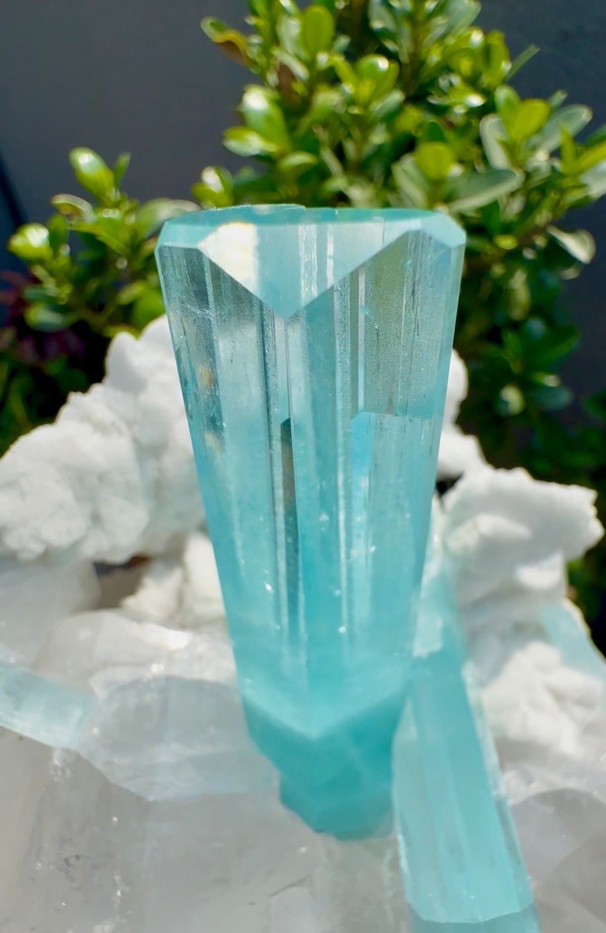 Museum Grade Aquamarine specimen with Quartz and Feldspar from Pakistan, 1696 gram