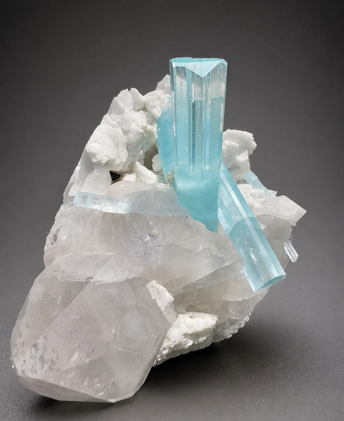 Museum Grade Aquamarine specimen with Quartz and Feldspar from Pakistan, 1696 gram