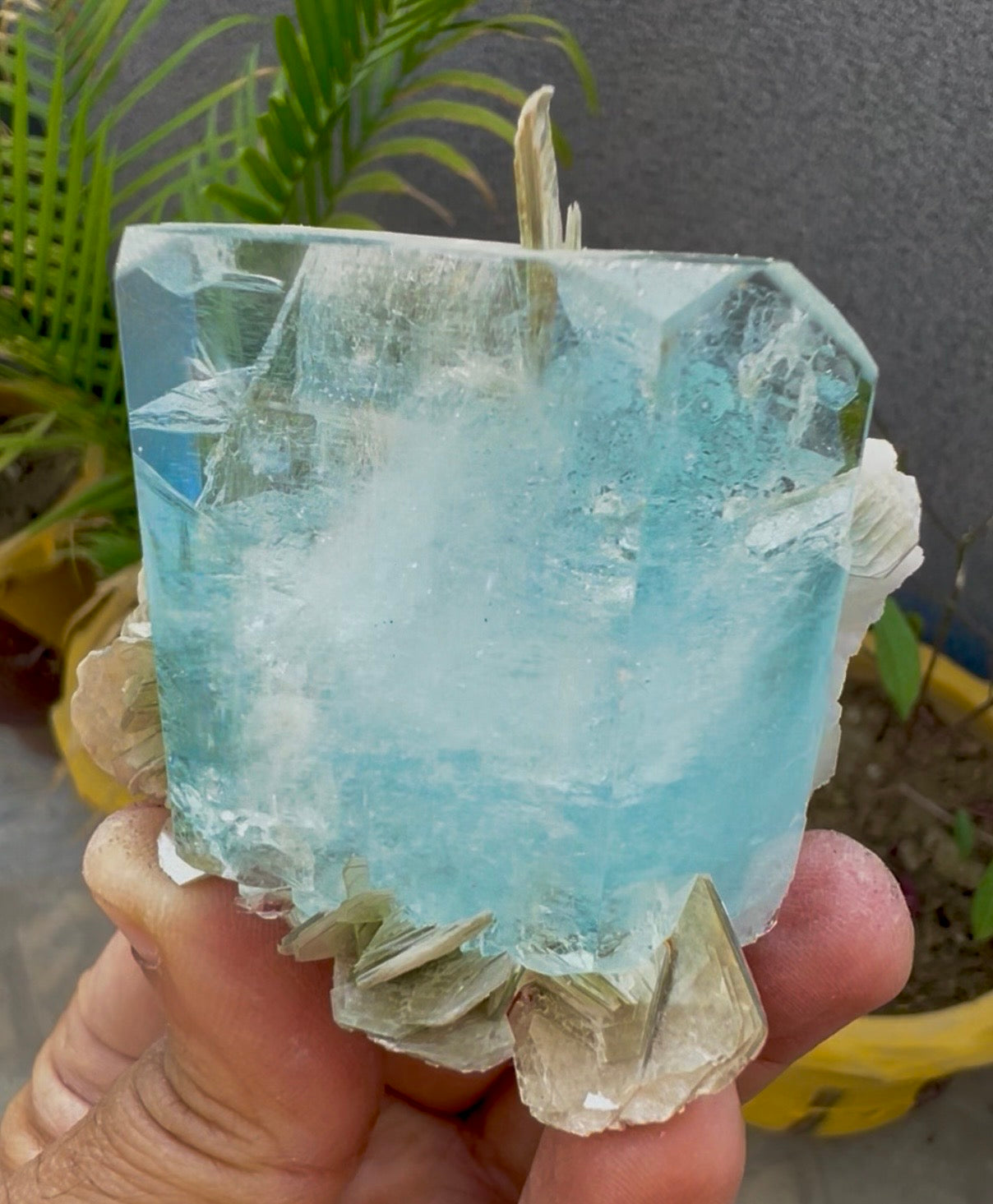 Aquamarine crystal with Mica from Pakistan, 114 gram