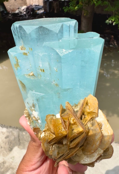 Aquamarine with Muscovite Mica from Pakistan, 543 gram