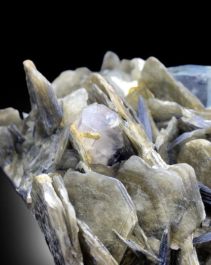 Natural Blue Color Aquamarine Crystals with Fluorite and Muscovite Mica, Aquamarine Specimen, Raw Mineral, Mineral Specimen - 708 gram