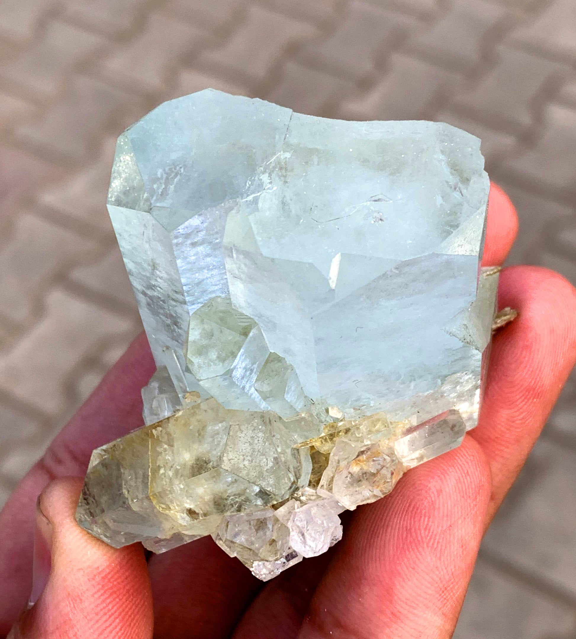 118 gram aquamarine cluster complete profile
Self standing aquamarine crystal cluster Pakistan
