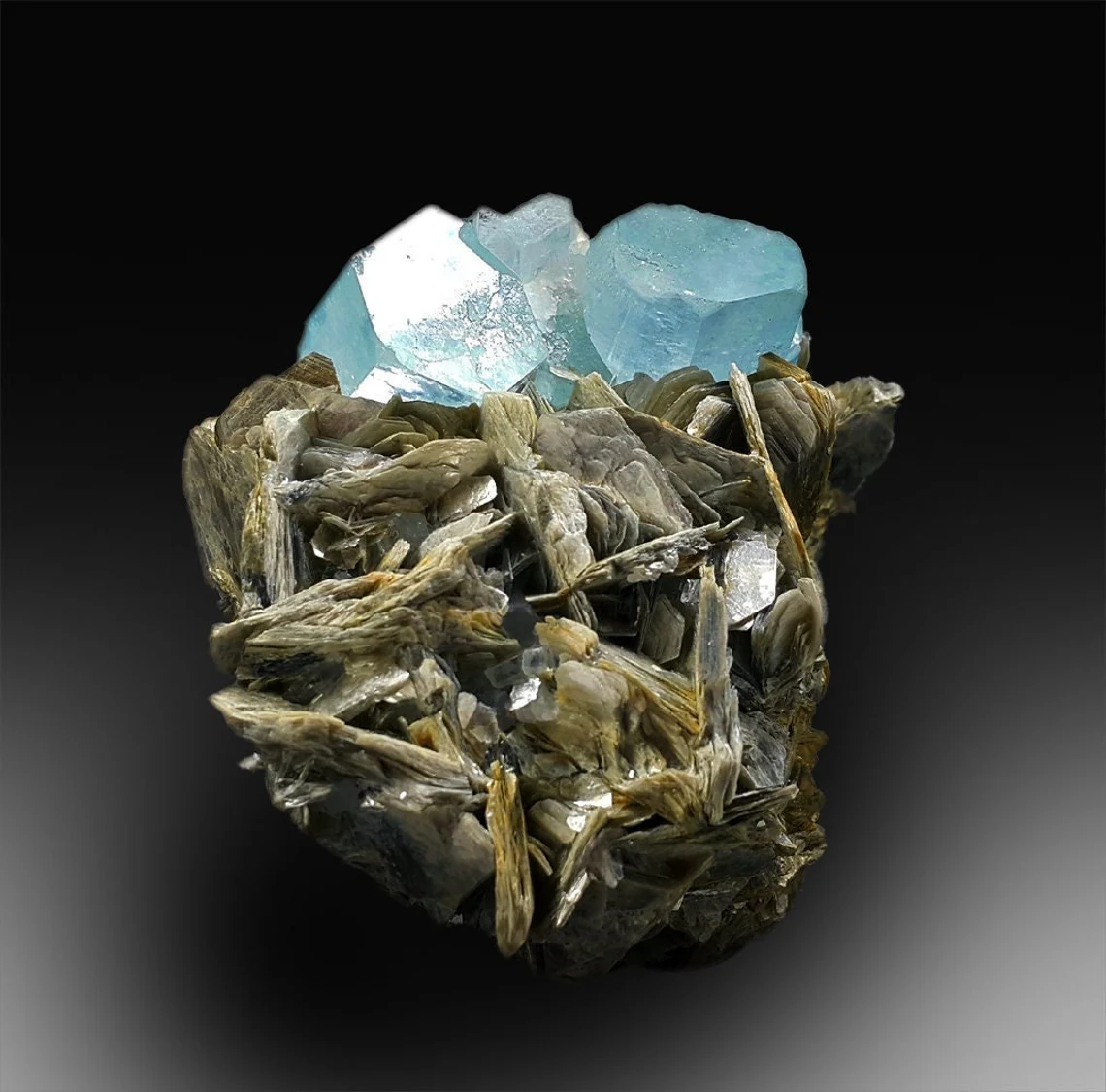 Aquamarine Specimen , Blue Aquamarine, Fine Mineral, Natural Aquamarine Crystals with Mica Specimen from Gilgit Pakistan - 892 Gram