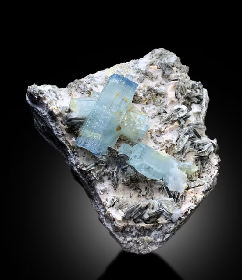 Natural Blue Cap Blue Aquamarine Crystals with Mica, Aquamarine Specimen, Aquamarine from Chumar Bakhoor Gilgit Baltistan Pakistan - 992 gram