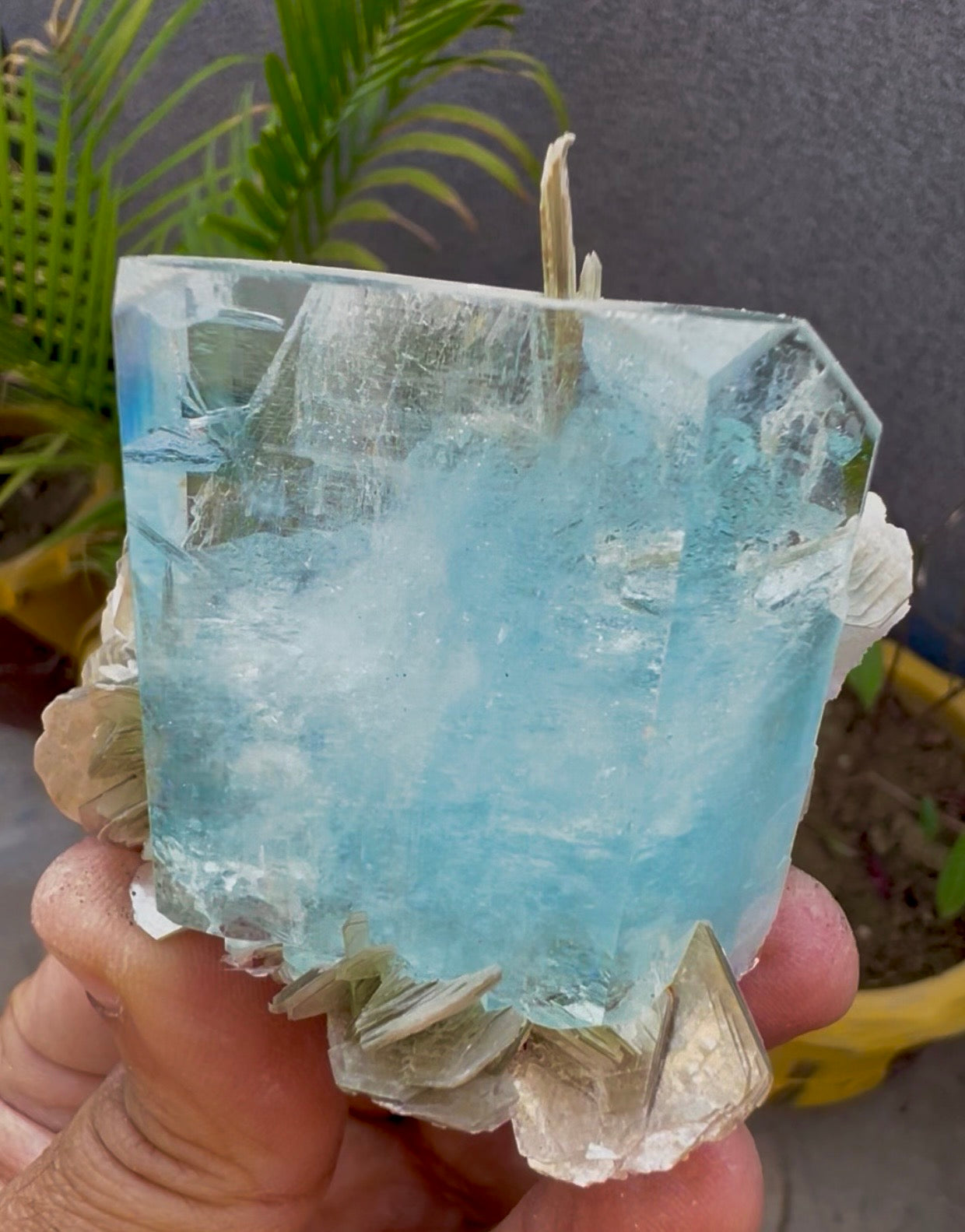 Aquamarine crystal with Mica from Pakistan, 114 gram