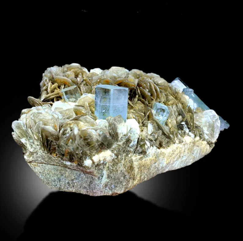 Aquamarine Specimen, Aquamarine Crystals on Muscovite Mica, Natural Aquamarine, Aquamarine for sale, Mineral Specimen, Raw Gemstone, 2125 g