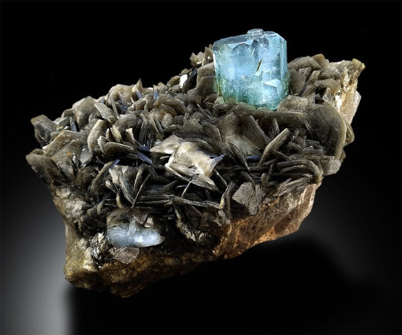 Natural Aquamarine Crystals with Muscovite Mica, Aquamarine Specimen, Top Grade Aquamarine from Pakistan, 8.5 kg, 260*175*135 mm