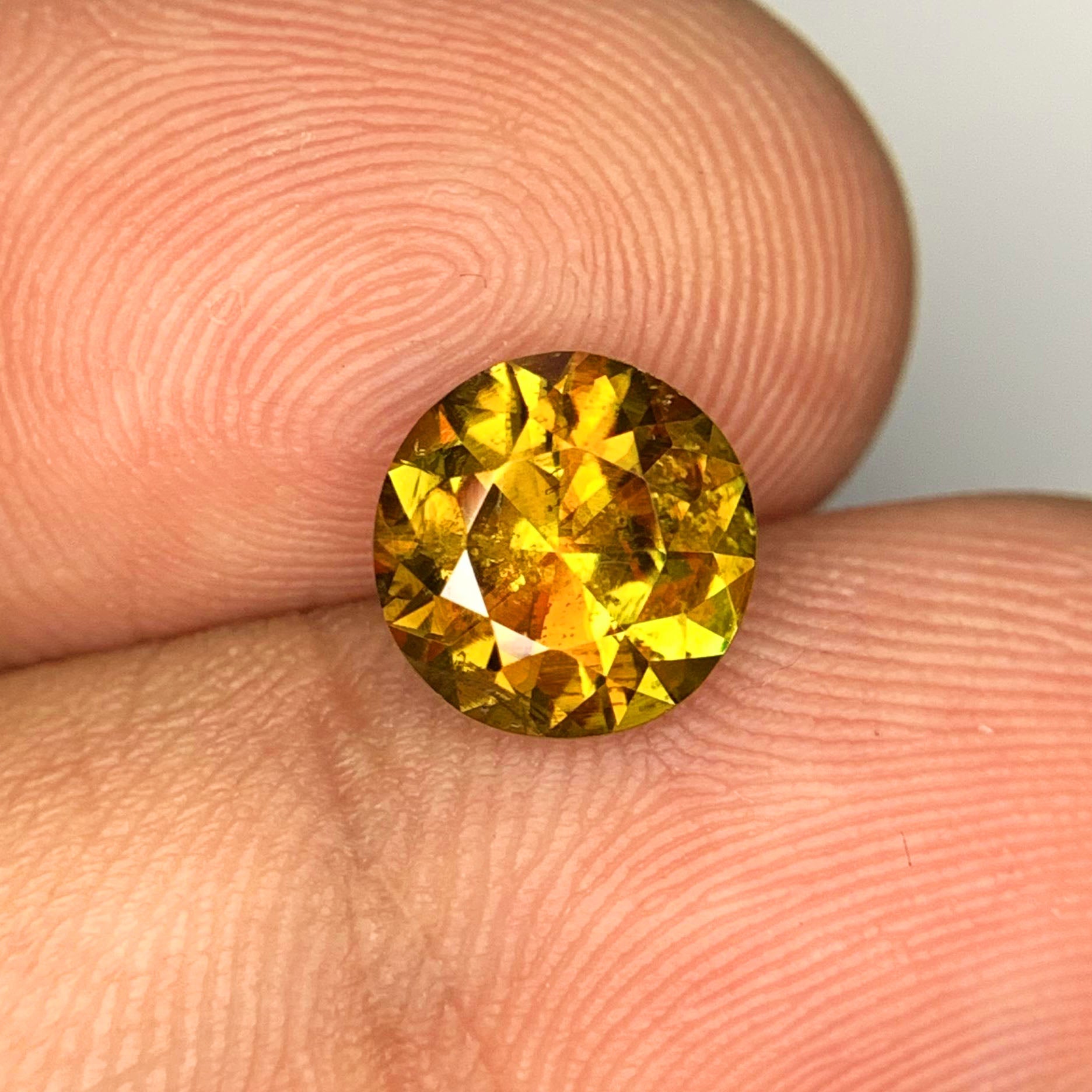 Round Sphene Loose Gemstone for Ring, Full Fire Sphene Ring Stone, 2.2 CT