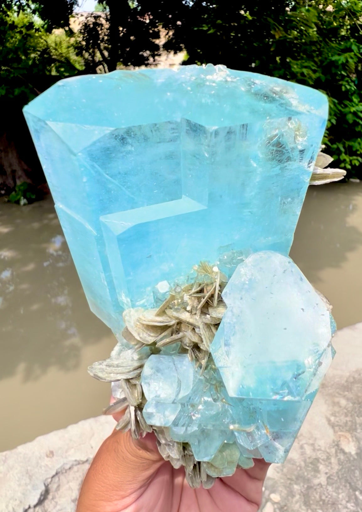 Aquamarine with Muscovite from Pakistan, 738 gram