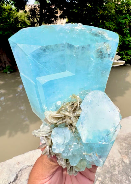 Aquamarine with Muscovite from Pakistan, 738 gram