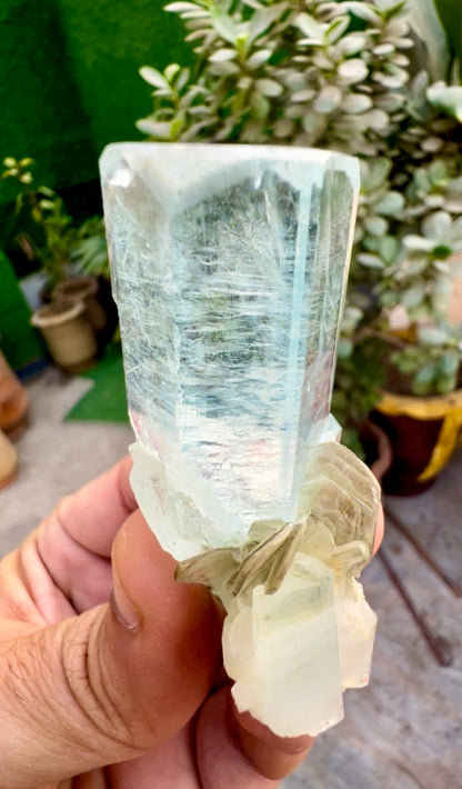 Aquamarine crystal with mica from Pakistan, 49 gram
