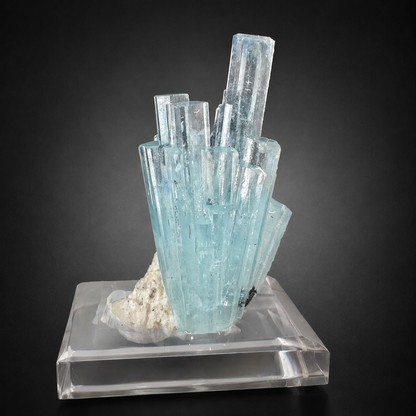 Aquamarine Spray with Albite from Pakistan, 69 gran