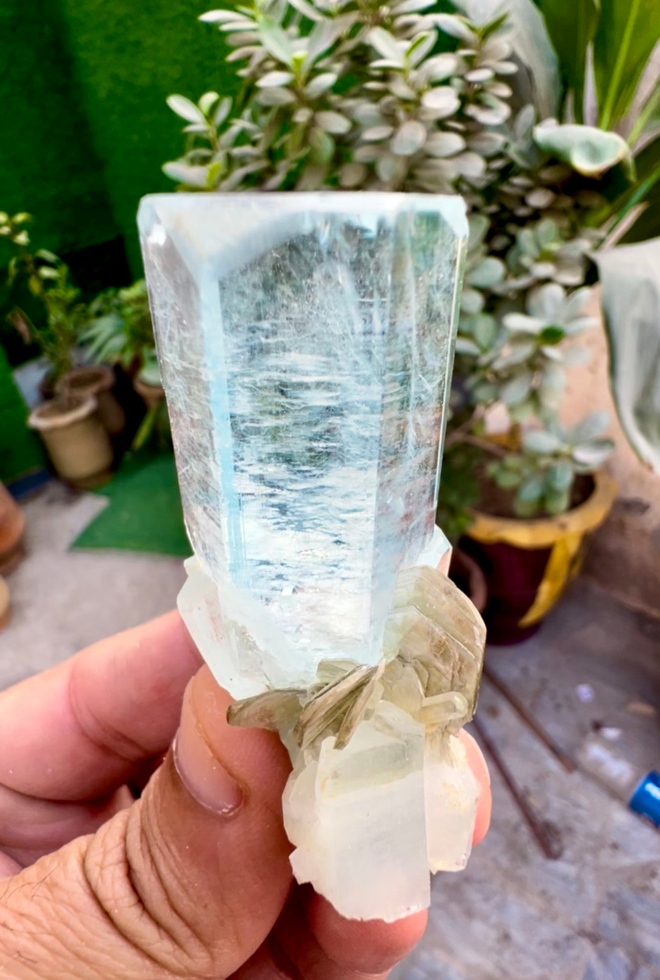 Aquamarine crystal with mica from Pakistan, 49 gram