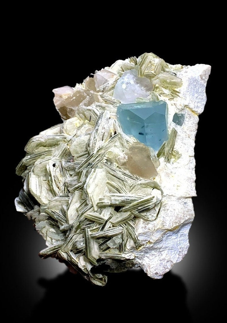 Blue Aquamarine with Pink Morganite on Muscovite Mica, Aquamarine Specimen, Morganite Specimen, Aquamarine Crystal, Combo Mineral, 600 gram