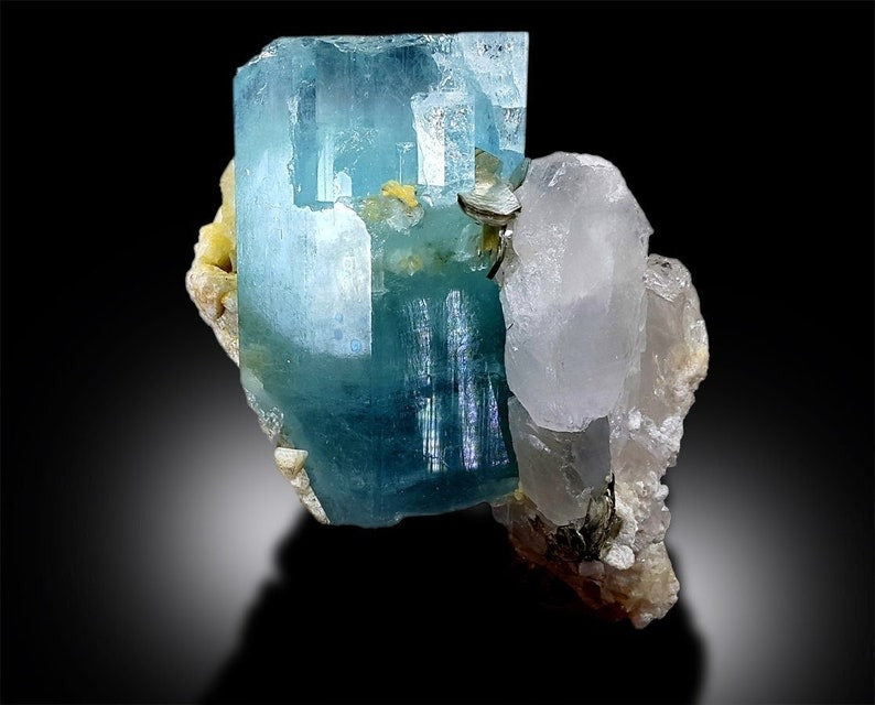 Natural Aquamarine Crystal with Quartz and Muscovite Mica, Blue Aquamarine, Aquamarine Stone, Aquamarine Specimen From Gilgit pakistan 453 g