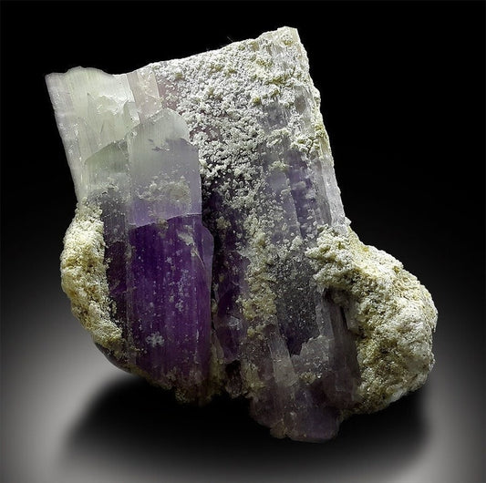 Bicolor Kunzite Specimen with Lepidolite from Nuristan Afghanistan - 1077 g , 144*123*78 mm