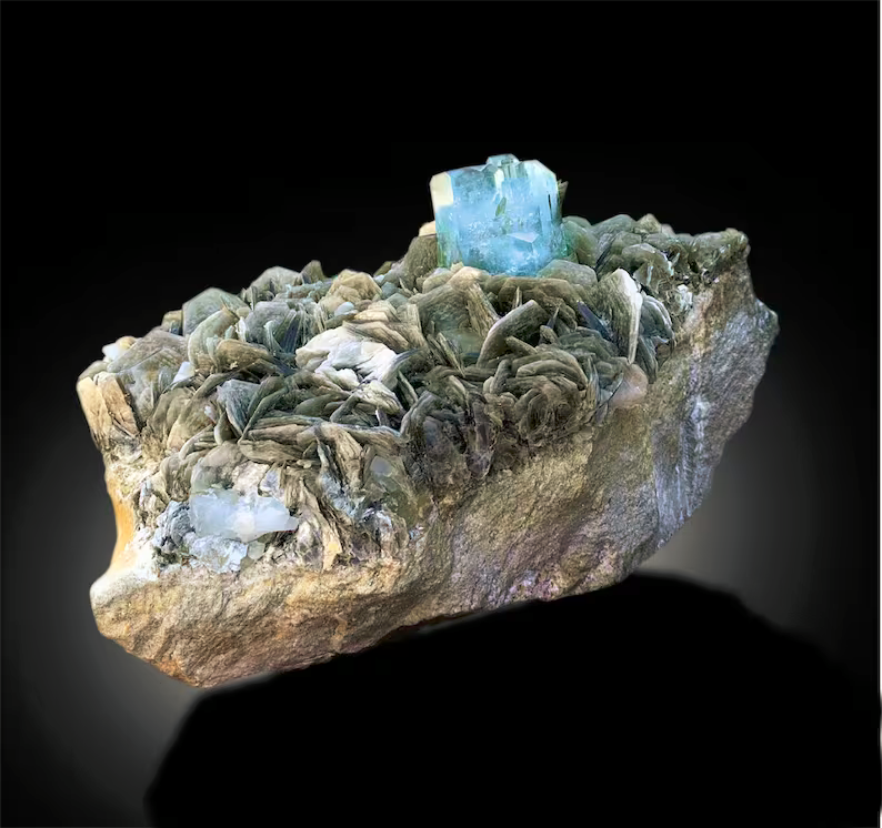 Natural Aquamarine Crystals with Muscovite Mica, Aquamarine Specimen, Top Grade Aquamarine from Pakistan, 8.5 kg, 260*175*135 mm