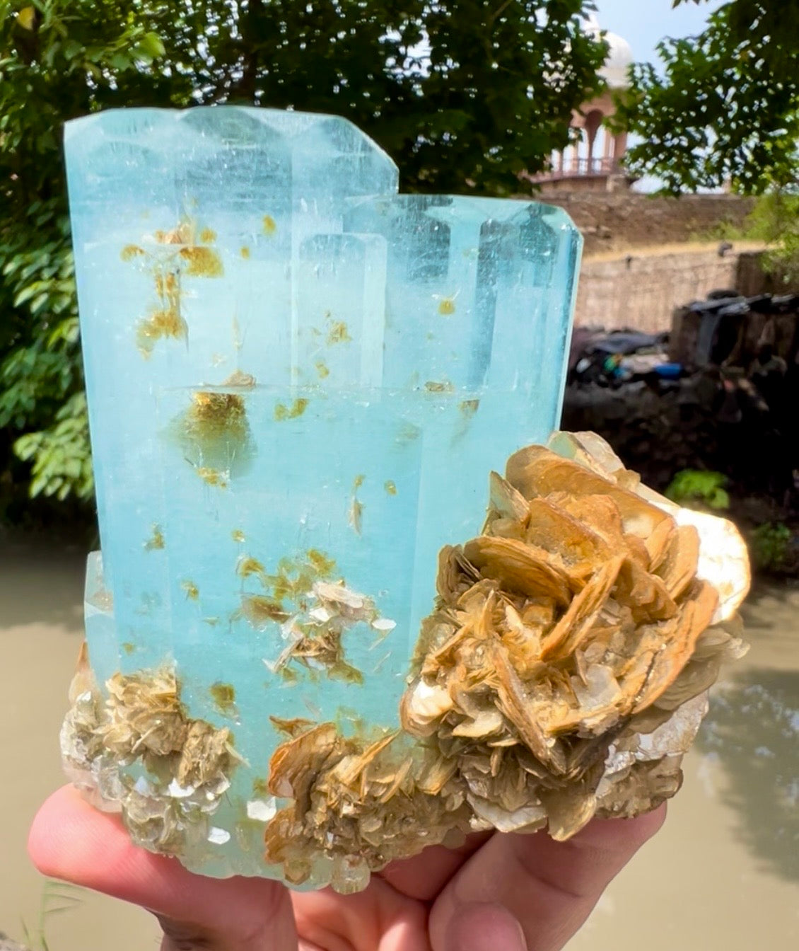Aquamarine with Muscovite Mica from Pakistan, 543 gram