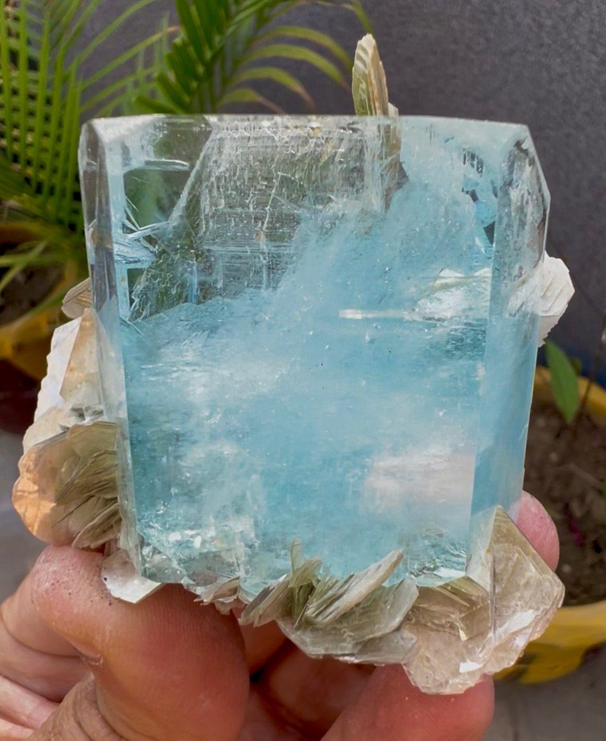 Aquamarine crystal with Mica from Pakistan, 114 gram