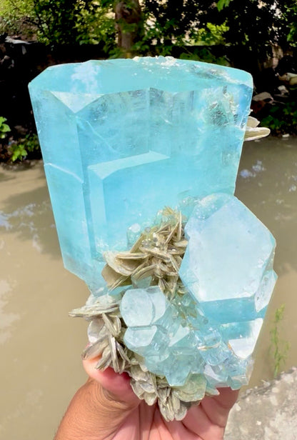 Aquamarine with Muscovite from Pakistan, 738 gram
