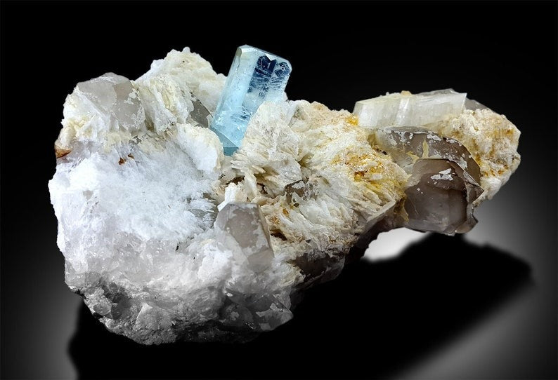 Natural Aquamarine Crystal with Quartz and Albite from Shigar Pakistan - 329 g , 109*70*50 mm