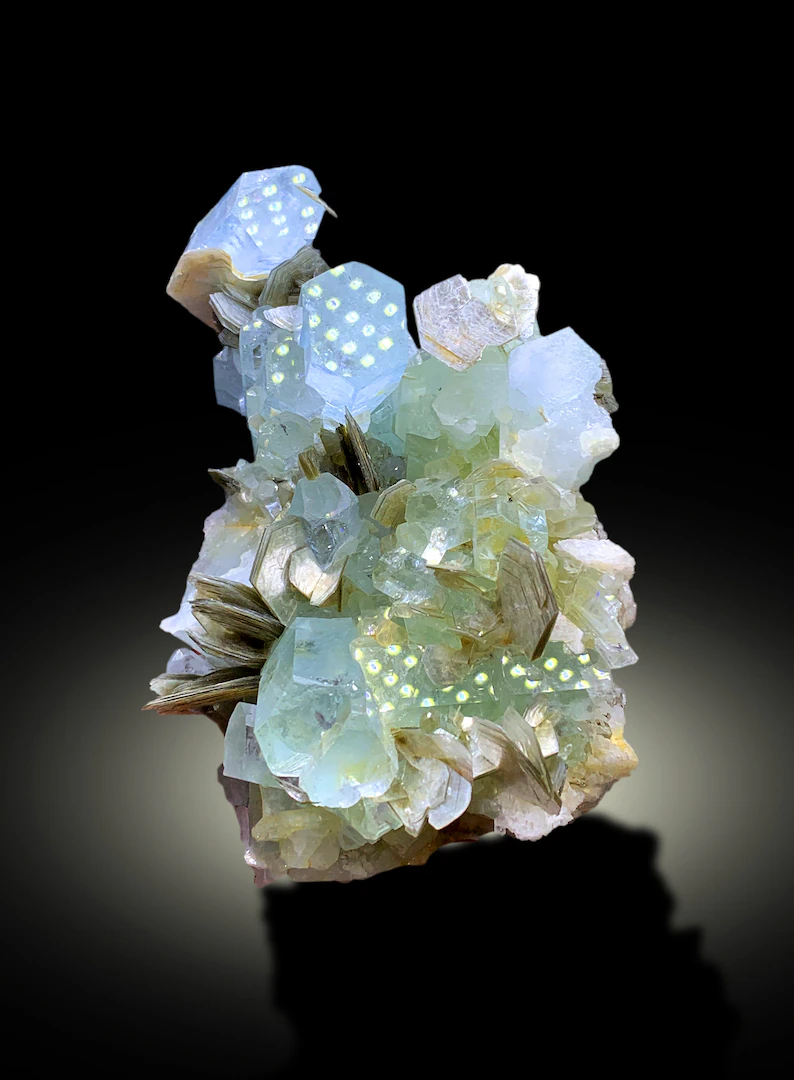 Natural Blue Color Aquamarine Cluster with Muscovite Mica, Aquamarine Bunch, Aquamarine from Nagar valley Gilgit Pakistan - 510 gram