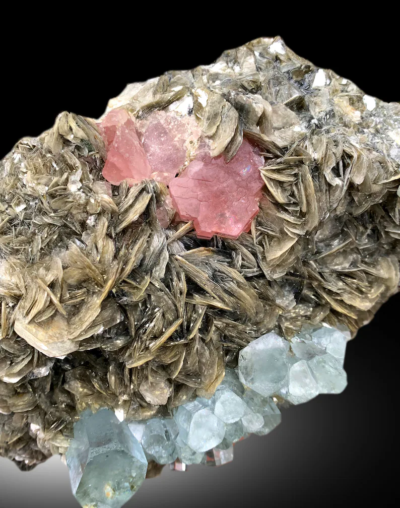 Natural Blue Color Aquamarine Cluster with Pink Apatite and Muscovite Mica, Aquamarine from Chumar Bakhoor Gilgit Pakistan - 2265 gram