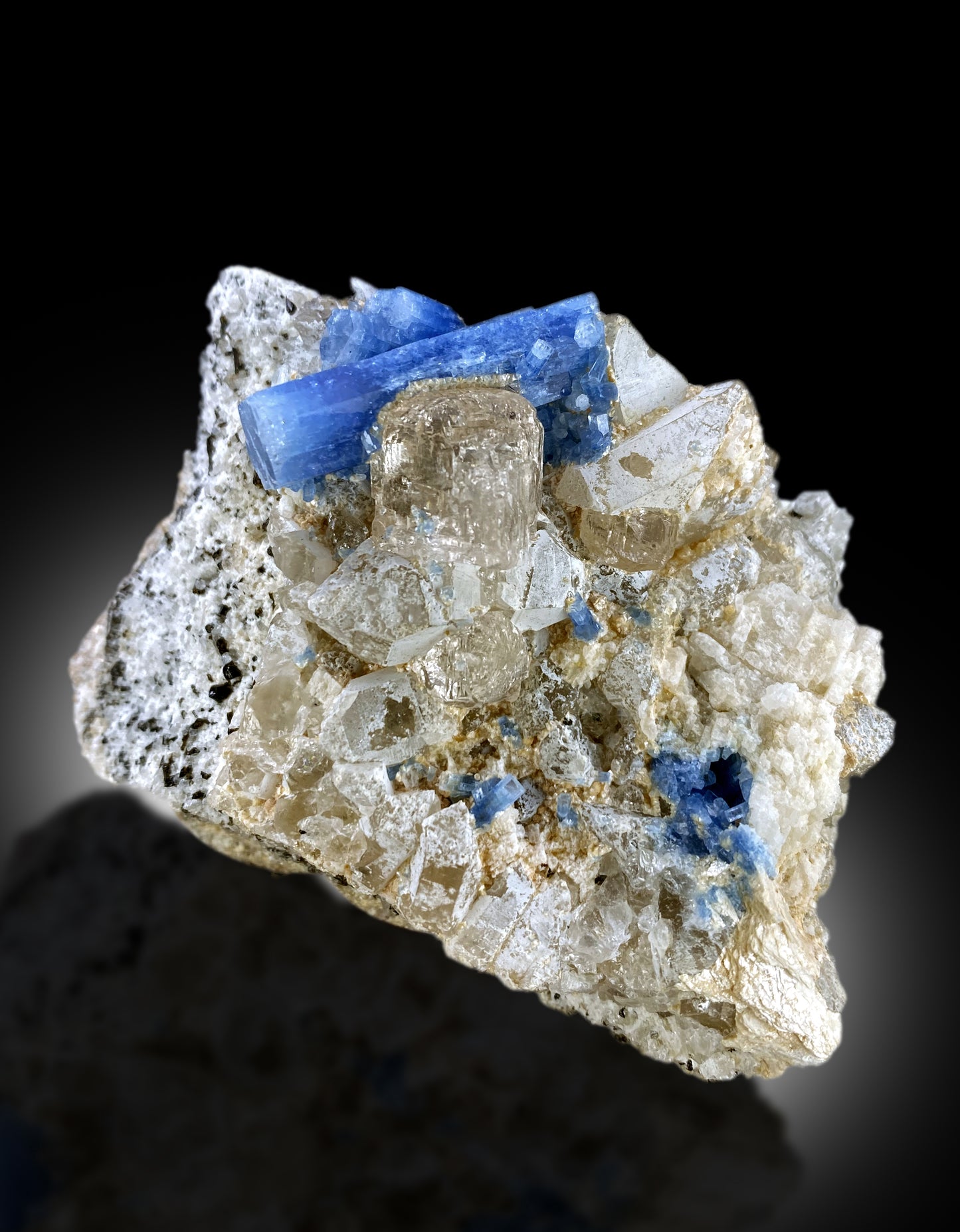 Deep blue aquamarine topaz quartz combination specimen
409 gram aquamarine topaz mineral specimen for sale