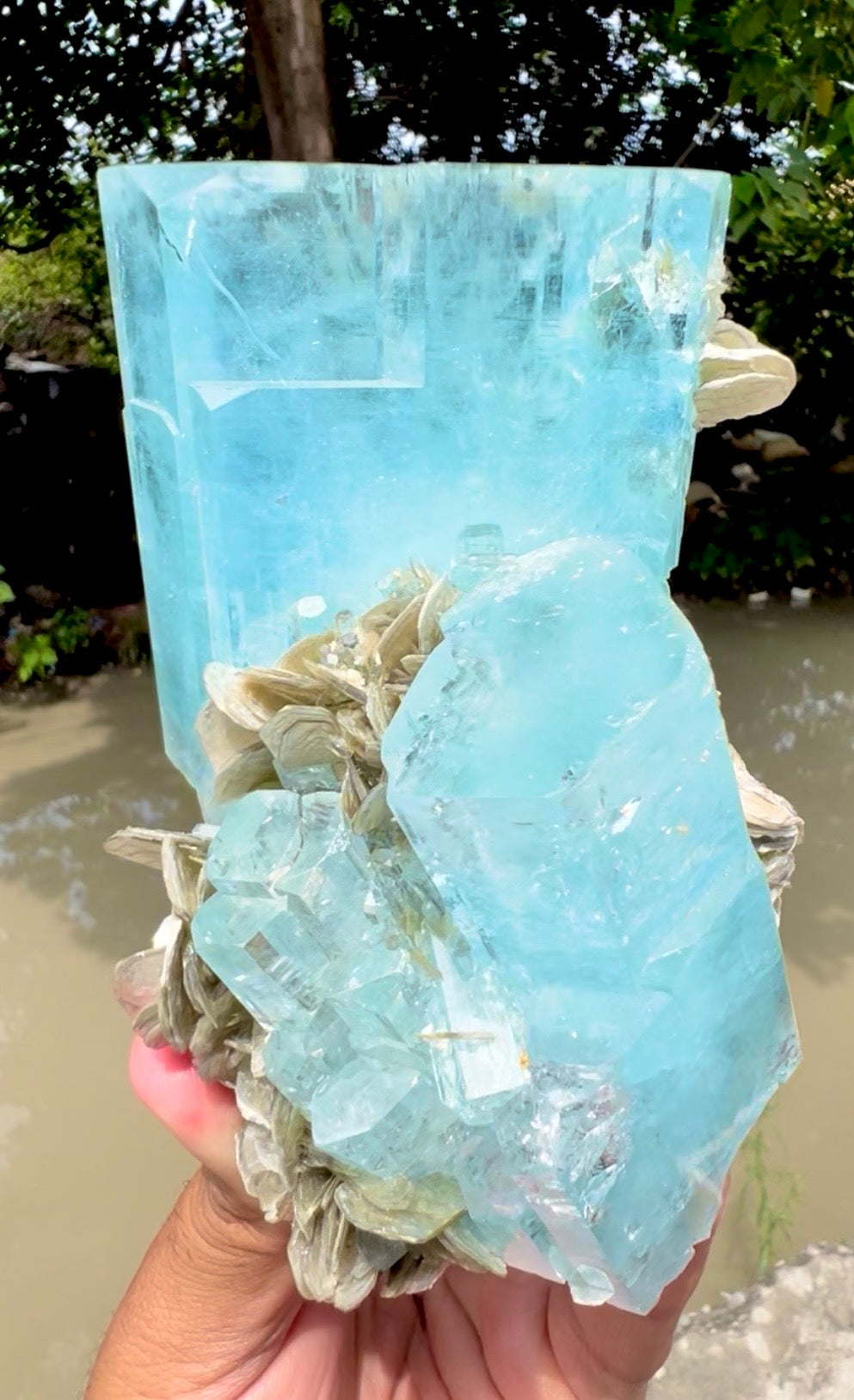 Aquamarine with Muscovite from Pakistan, 738 gram