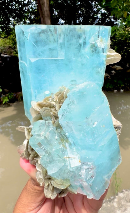 Aquamarine with Muscovite from Pakistan, 738 gram