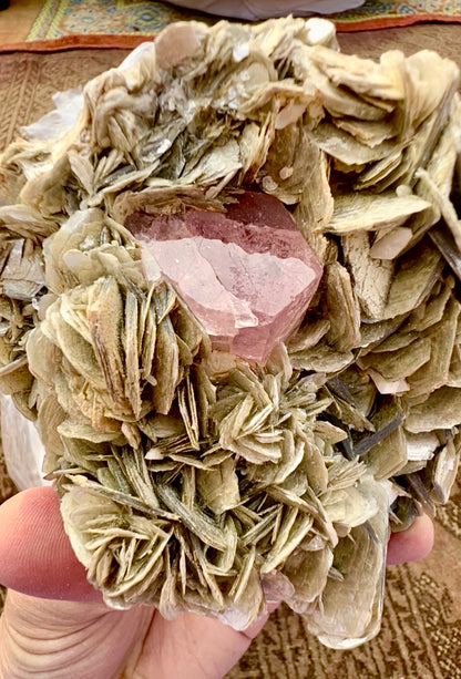 Pink Apatite crystal on mica, Apatite specimen from Pakistan, 489 gram
