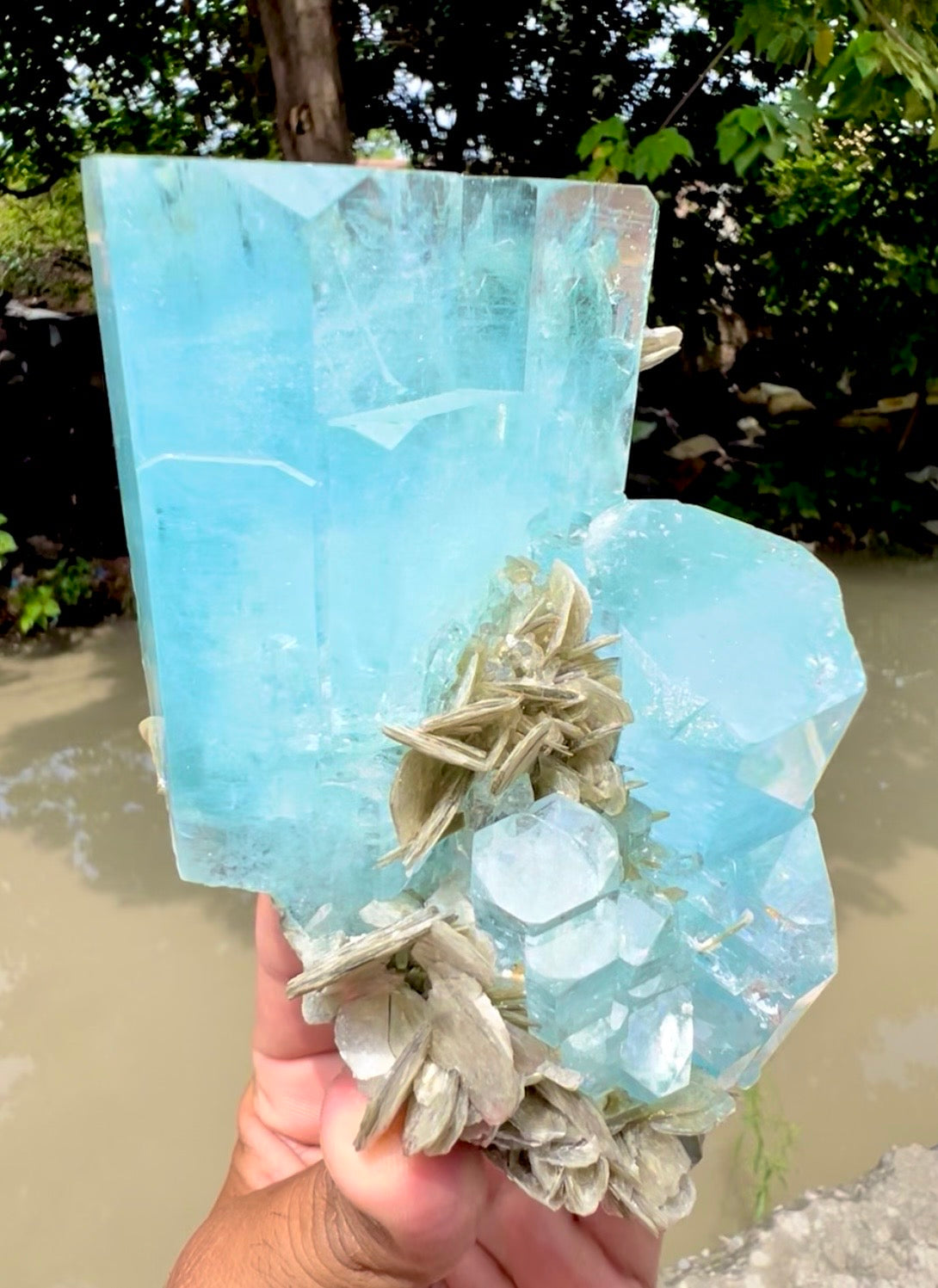 Aquamarine with Muscovite from Pakistan, 738 gram