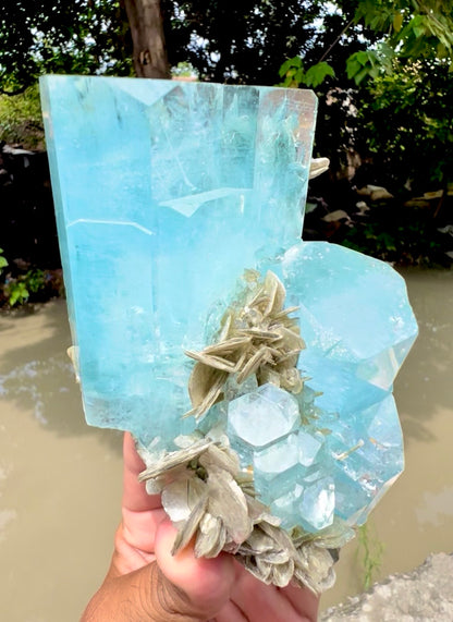 Aquamarine with Muscovite from Pakistan, 738 gram