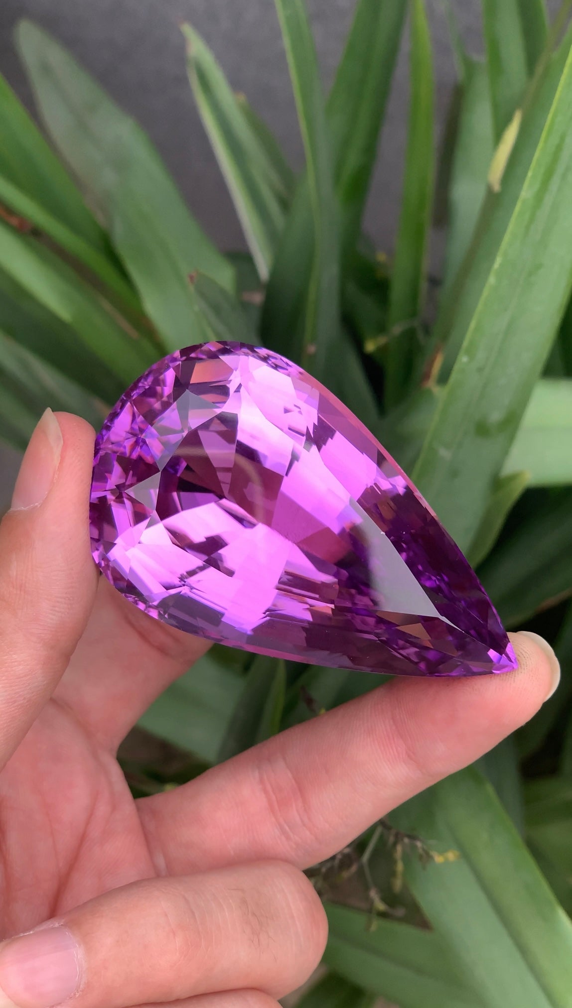 Deep Pink Kunzite Gemstone from Afghanistan – 477 Ct Museum Size Collector Gem – Investment Stone