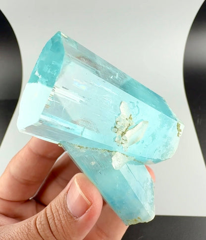 Aquamarine crystal from Pakistan, 166 gram