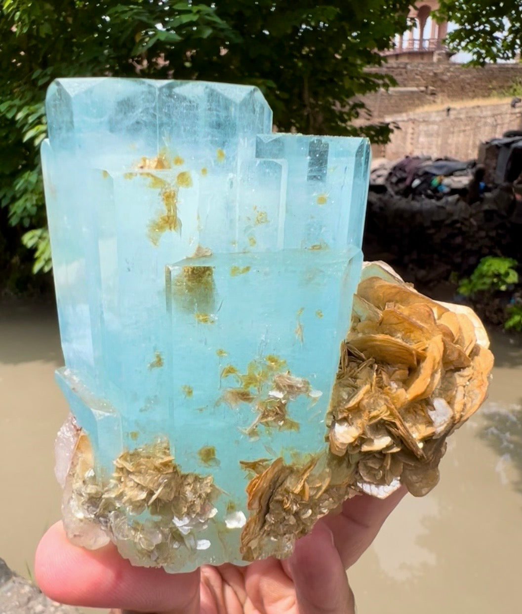 Aquamarine with Muscovite Mica from Pakistan, 543 gram