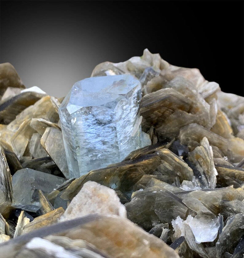 Aquamarine Crystal with Pink Fluorite and Muscovite Mica, Aquamarine Specimen, Aquamarine for sale, Fluorite Crystals, Mineral Specimen-5290 Gram